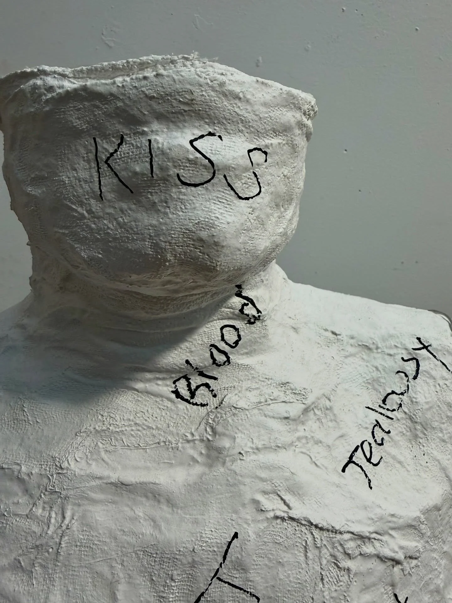 #corpuslucida

The body becomes a site of transfer.

Performance prompts:

Choose one. Act.
&ndash; Write something you cannot say out loud.
&ndash; Write something that keeps you alive.
&ndash; Write something you no longer want to carry.

Close-ups