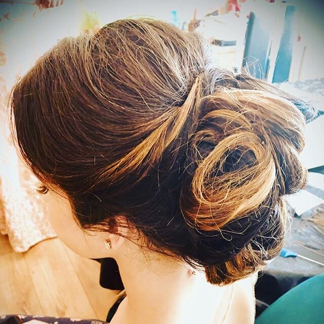 Hair and makeup is life..can&rsquo;t wait to get back to create yours!  Link in Bio 💕#weddinghair #makeup #eyelashes #glamour #beauty #indianjewellery #bridemaids #saree