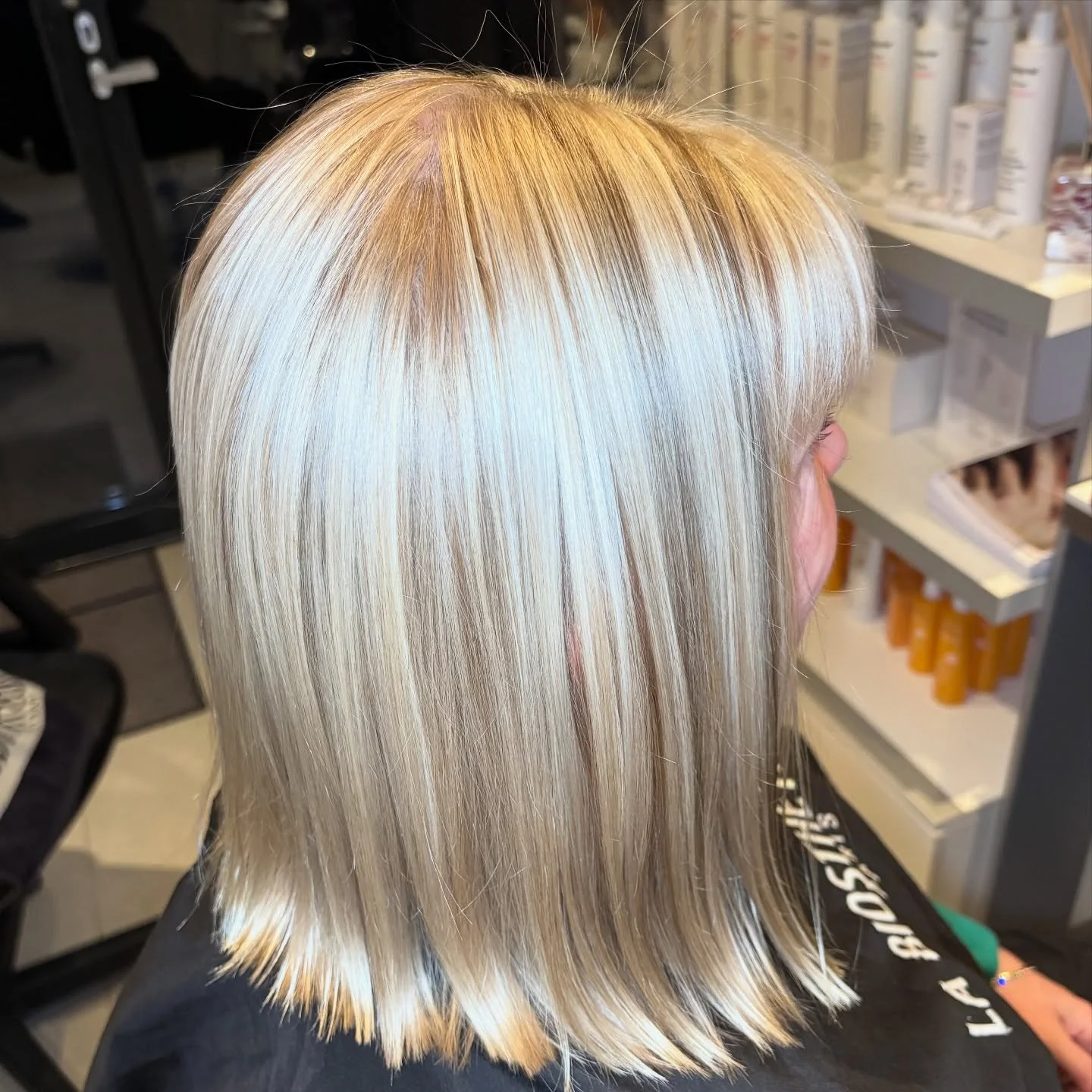 A fresh approach for my lovely new client ✨
Previously a full head of roots — now transformed with multi-tonal highlights using three blonde shades for a natural, luminous finish.
Healthy, radiant, and beautifully blended 💫
#blondespecialist