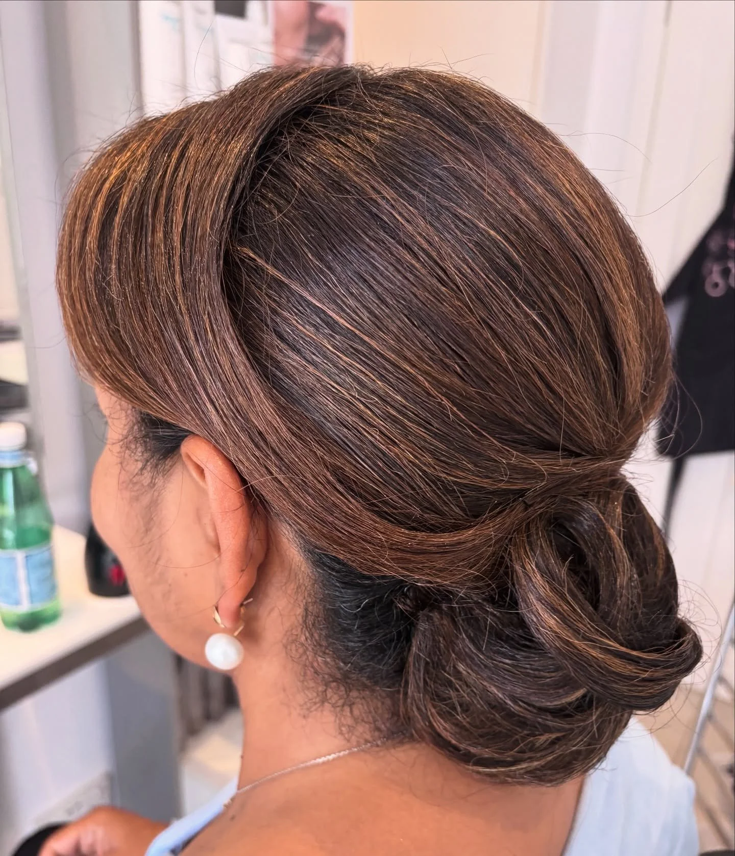 Classic elegance with a modern twist 🤍
A beautifully structured hair-up that&rsquo;s effortless yet refined &mdash; ideal for special events or everyday confidence. 
Styled using La Biosth&eacute;tique products for a flawless hold, natural shine, an