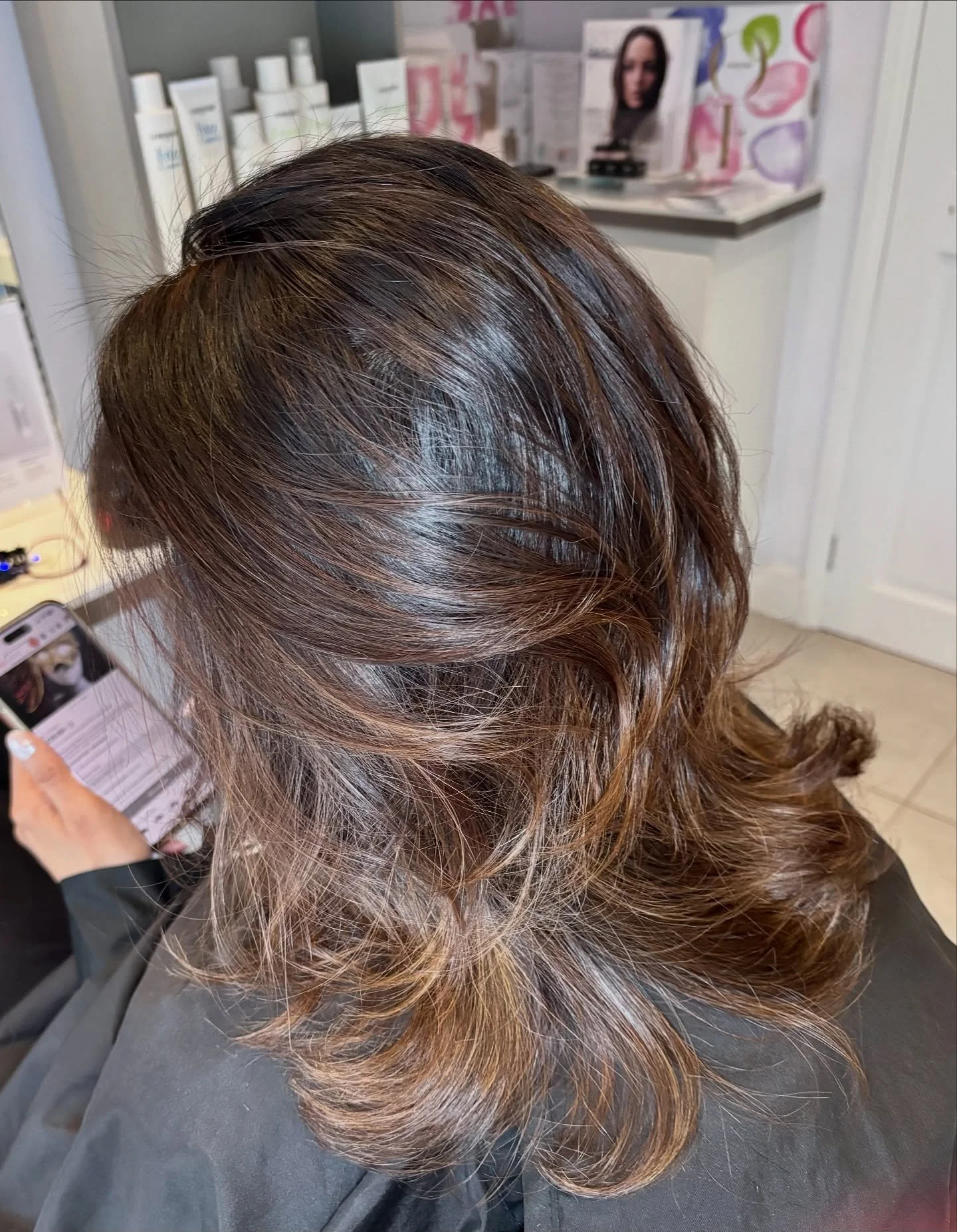 ✨Fresh dimension, flawless shine ✨
Bringing out those rich brunette tones with soft caramel lights for a seamless, sun-kissed blend 🤎✨
A glossy, healthy finish using La Biosthetique products to nourish, protect and illuminate every strand.
DM for ha