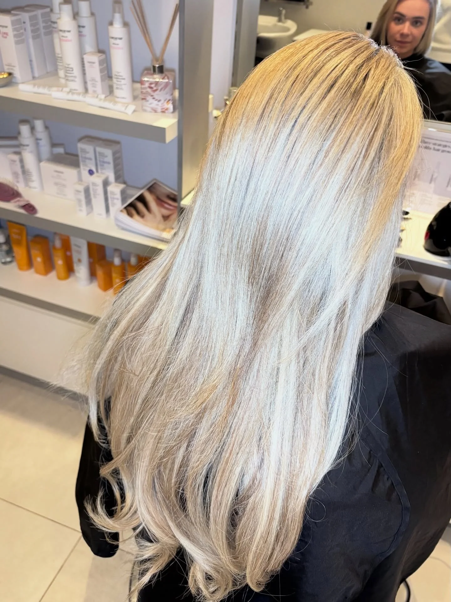 Full blonding reset 🌬️✨
Softly lifted roots, blended dimension and an icy tone for a bright &amp; hydrated finish.
Healthy hair. Beautiful colour. Always. 🤍 

#NorthwoodSalon #NorthwoodHair #LondonHairdresser #shilpamashru #martinjameshaircutters #