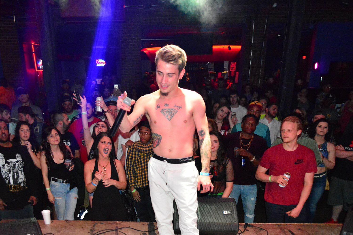joey live1.jpg