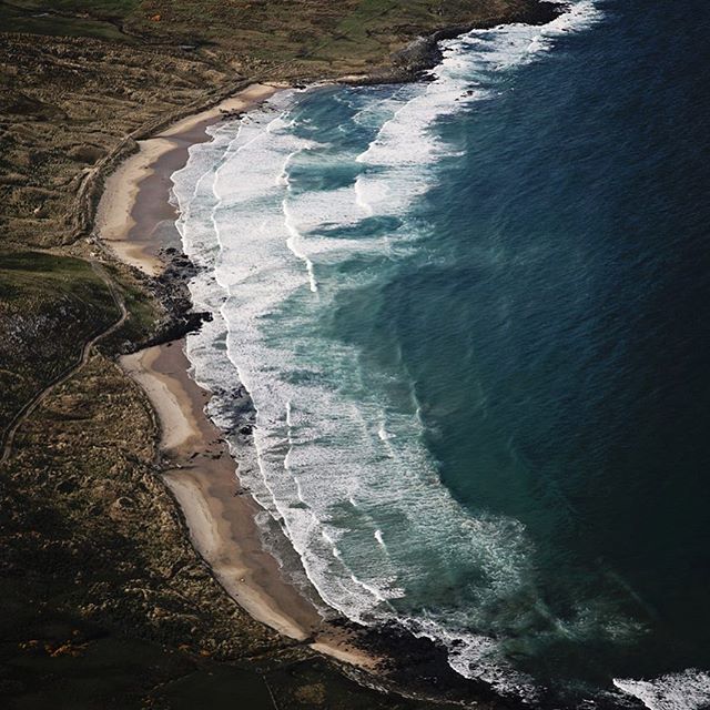 Anyone recognise this stunning coastline? Hint captured from fixed wing plane somewhere in #mysouthland #notadroneshot #ruggedcoastline #mysouthlandstory #whereami