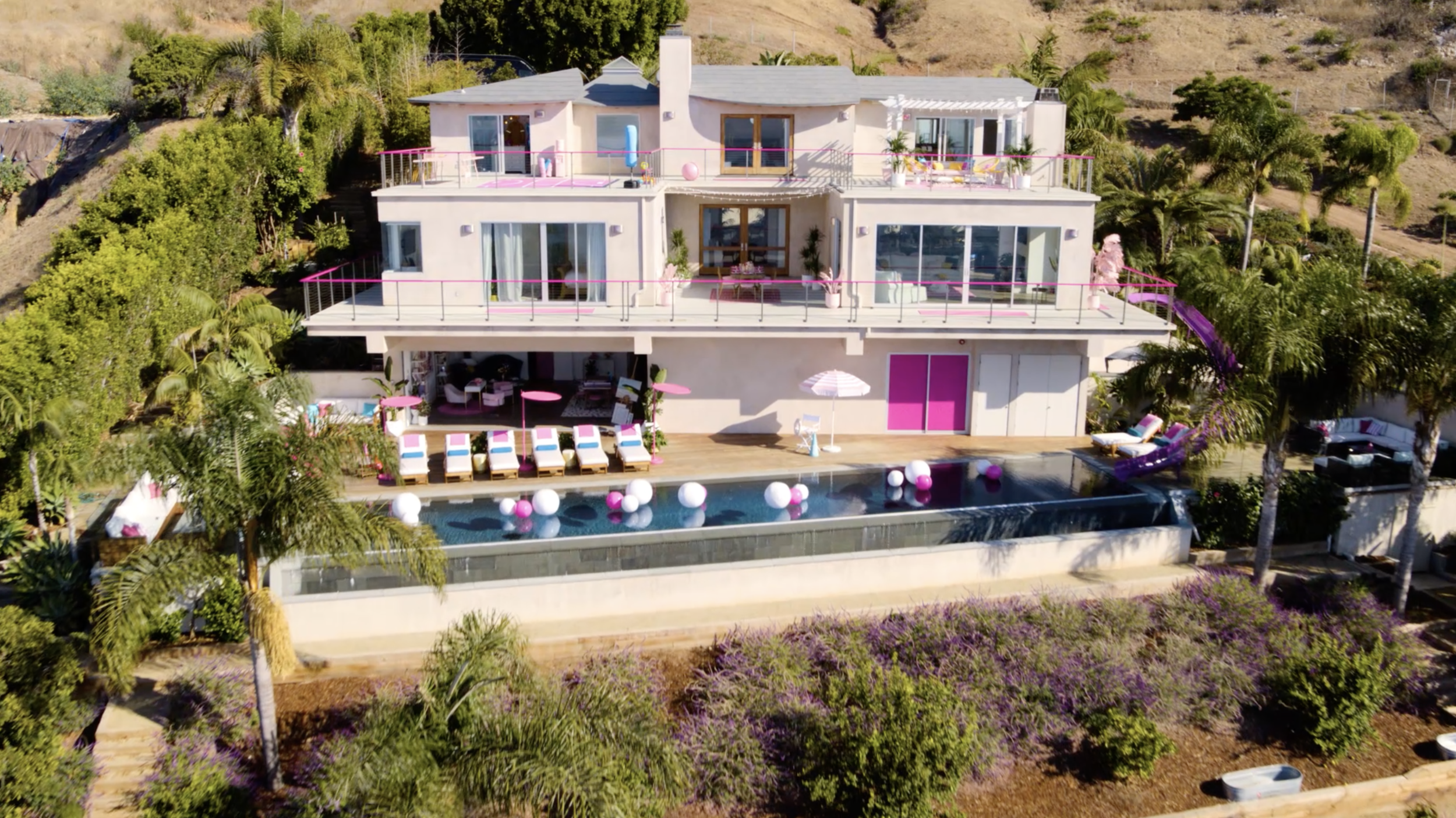 Airbnb Barbie Malibu Dreamhouse