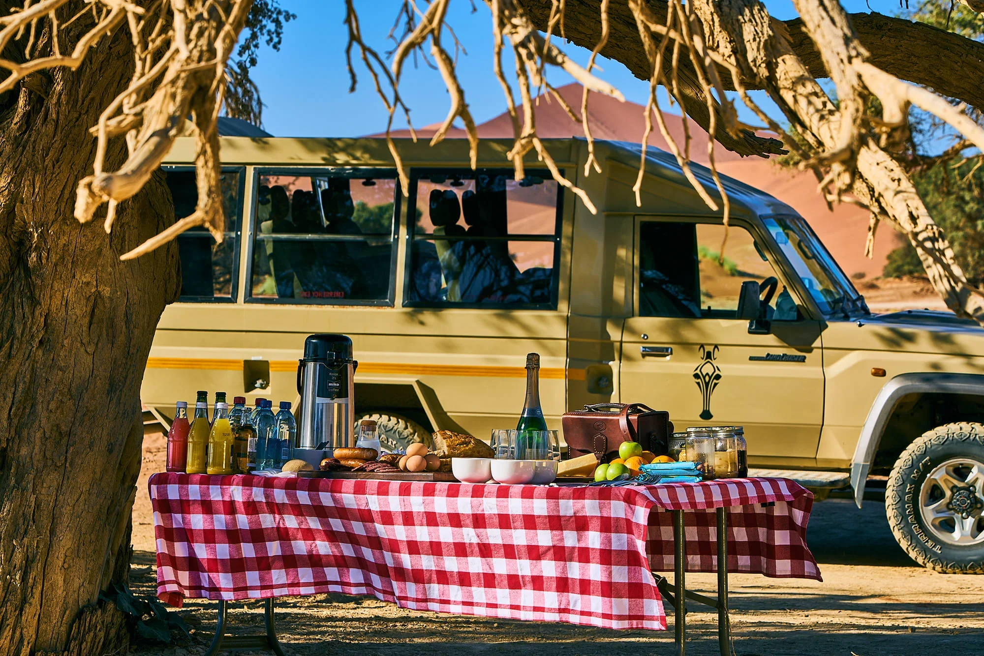 Desert-Hills-Lodge-Outdoor-Table.webp
