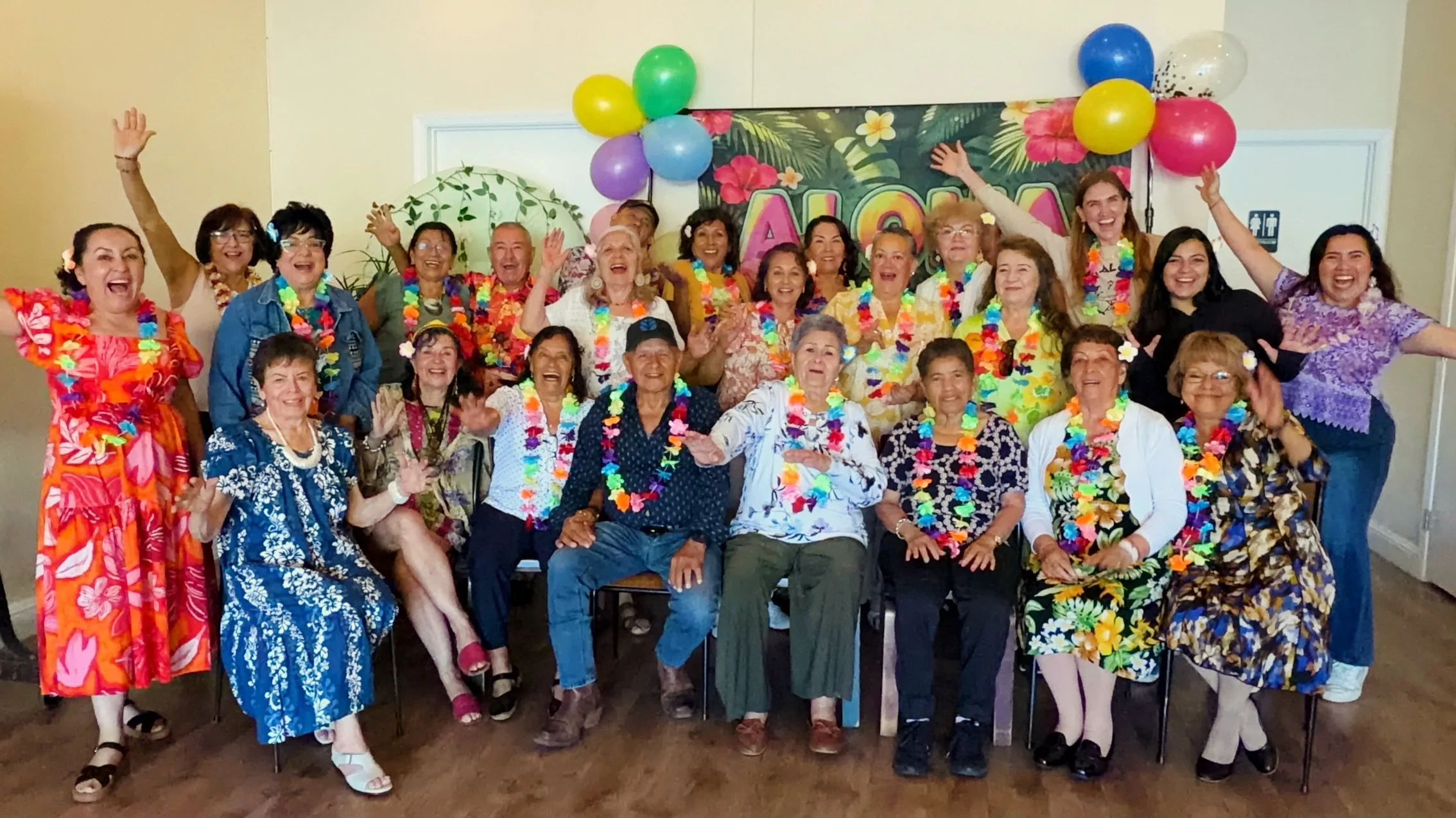 🌺🌴 &iexcl;Un pedacito de Haw&aacute;i lleg&oacute; a Ra&iacute;ces! 🌴🌺

Ayer disfrutamos de una hermosa fiesta hawaiana junto a nuestra comunidad de adultos mayores de 60 a&ntilde;os. 💛

Fue una tarde llena de m&uacute;sica, sonrisas, buena comp