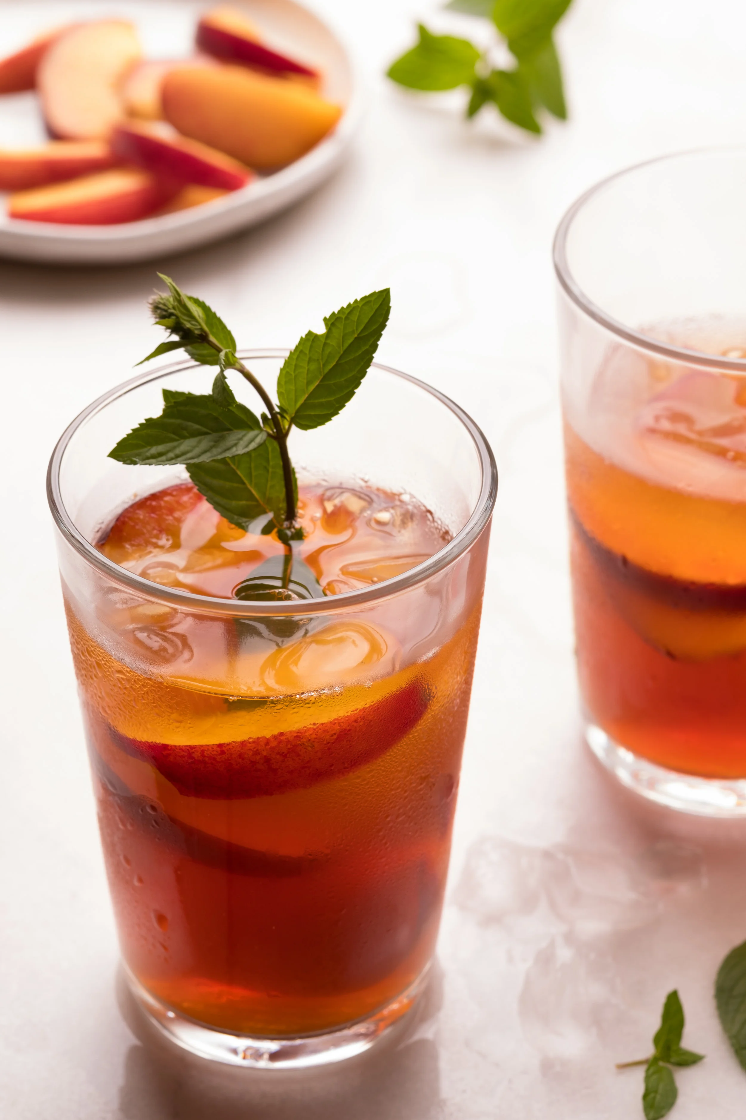 Iced tea with nectarine