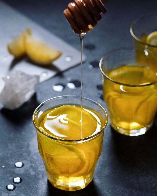 A turmeric tonic with citrus and honey for @twolovesstudio and @bealubas drinks+light challenge, #belightinspireddrinks . .
It&rsquo;s been so cold here, all I want to drink is tea, to be honest. Still waiting for spring, maybe it&rsquo;s been held u