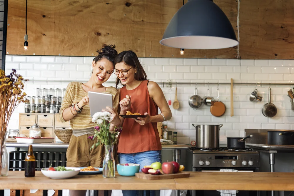 Get Started with food freedom, inner confidence, learn your body’s signals, master your moods, and start loving your life. Start with Coach Calie.