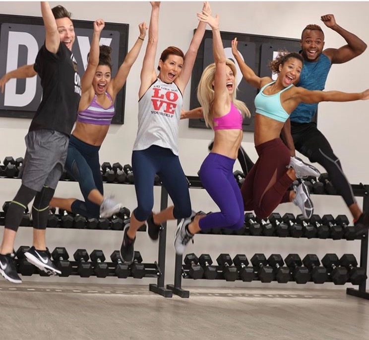 80 Day Obsession Group Photo with Coach Calie Calabrese.