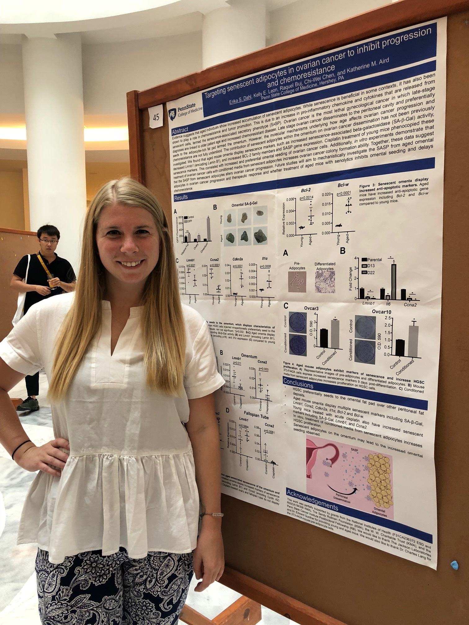 Erika presenting her work on senescence in the omentum and how that potentially relates to ovarian cancer dissemination