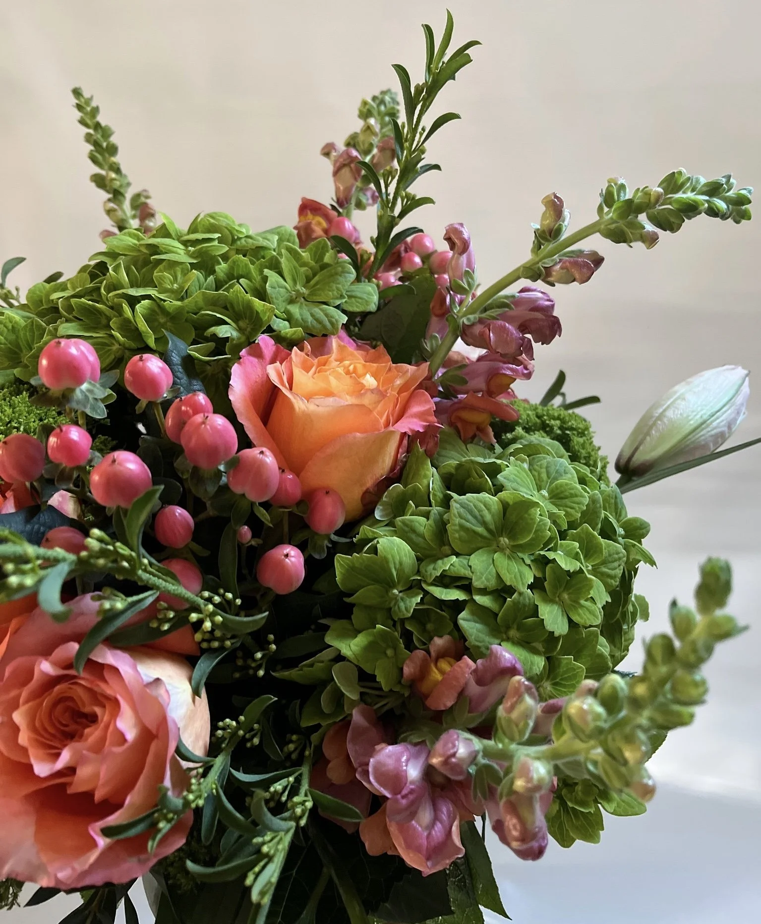 Lush bouquet with "Free Spirit" roses and locally sourced snapdragons by Snowdrops & Sage