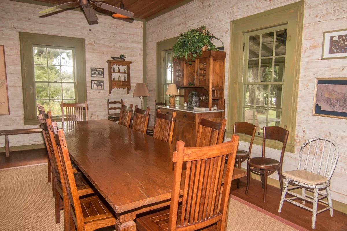 River cabin dining ara.jpg