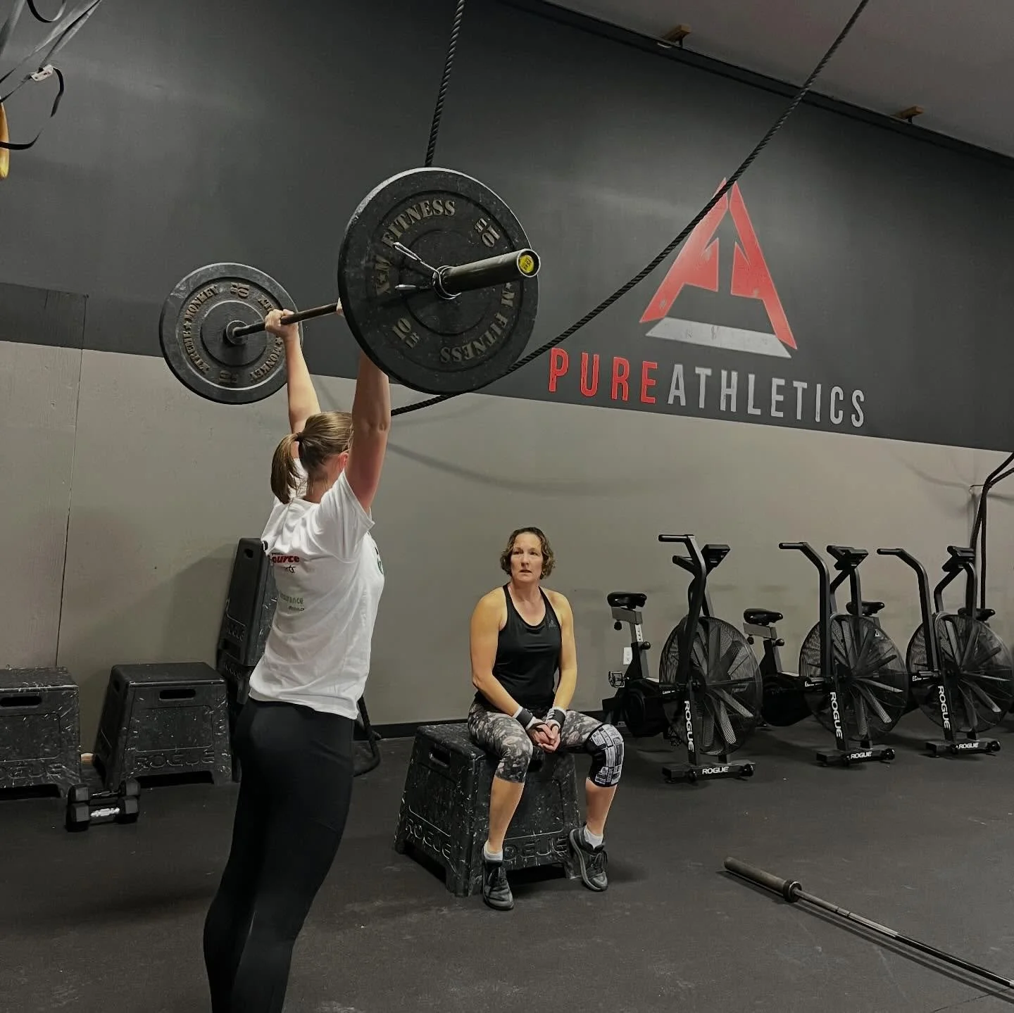 The morning classes crushed today&rsquo;s partner WOD💪🏻&hearts;️

#pureathletics #community #familyday #strongertogether #princealbert