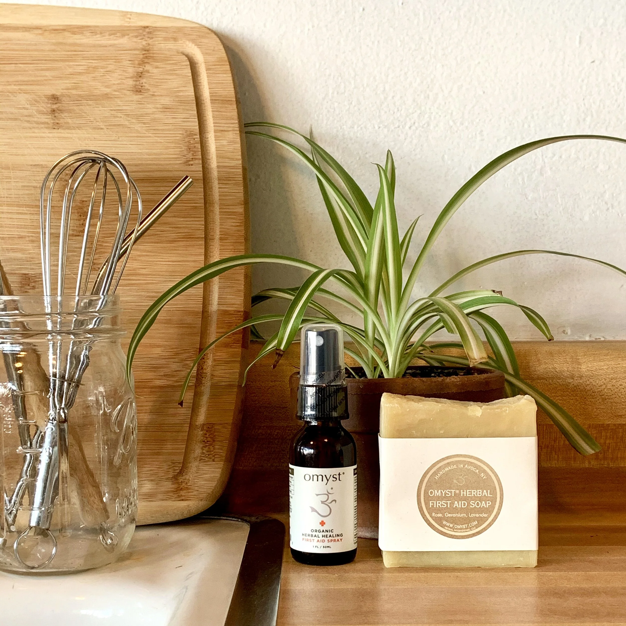 Omyst® First Aid Spray & Omyst® Healing Bar Soap Bundle