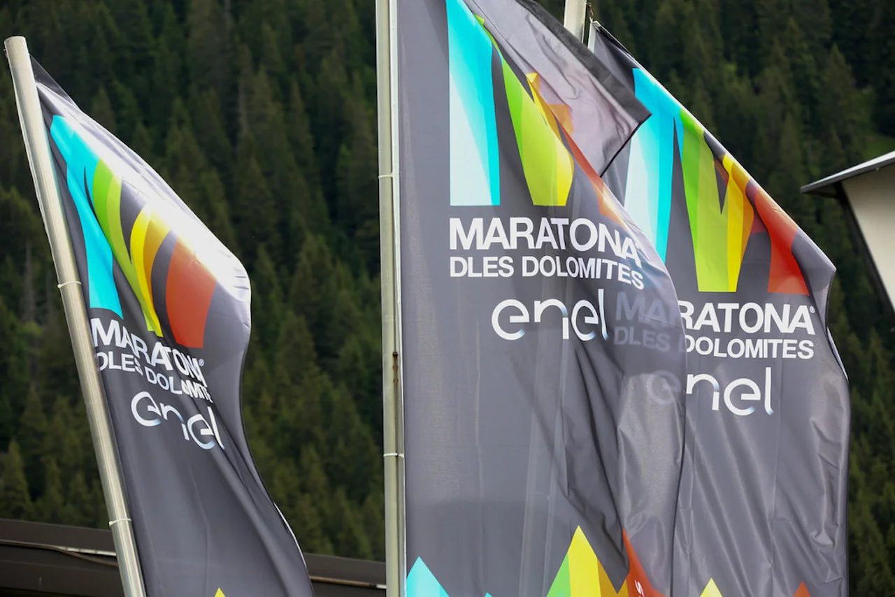 maratona-dolomites-flags.jpg