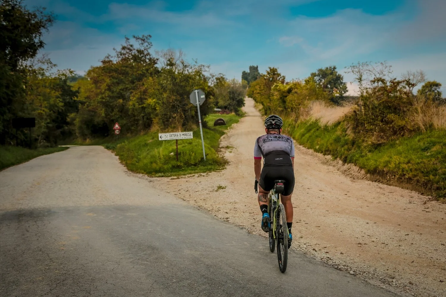 Gravel cycling tour through the countryside