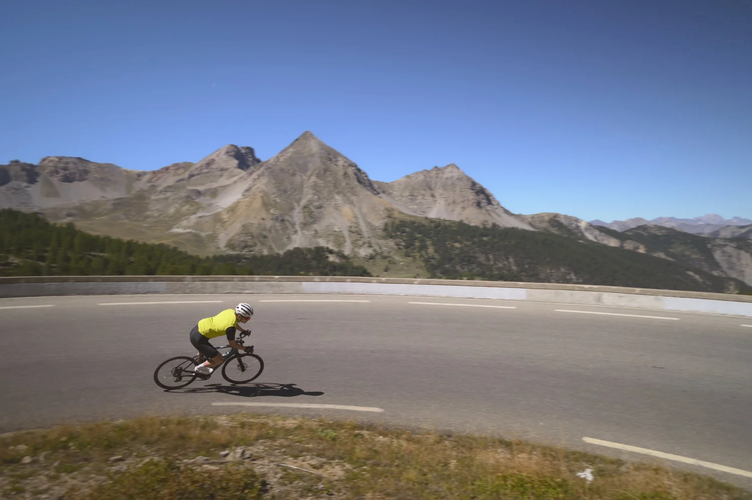 Cycling tour in the French Alps