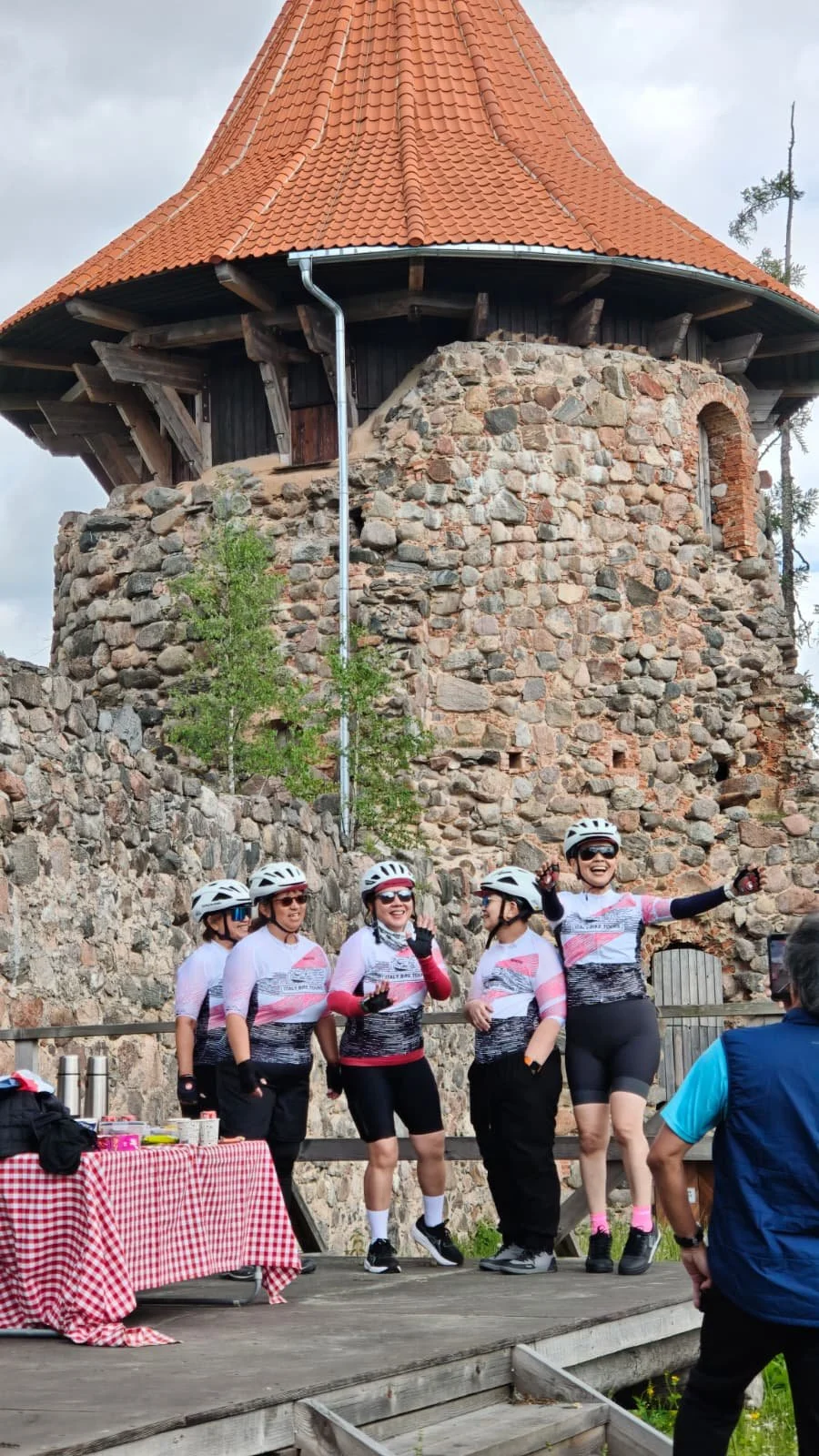 Cycling tour Cesis Castle