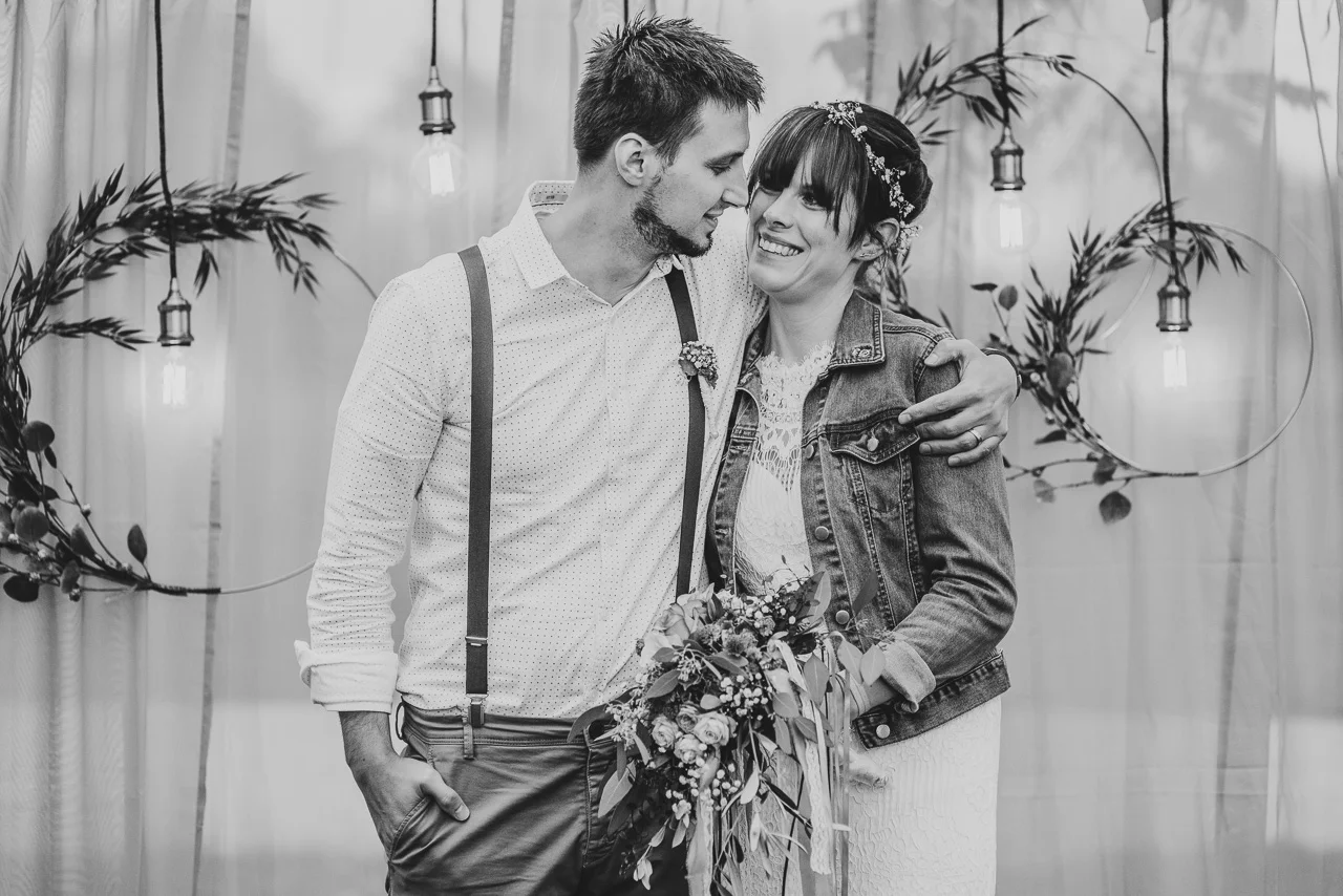 diy-hintergrund-hochzeit-gruppenfotos.jpg