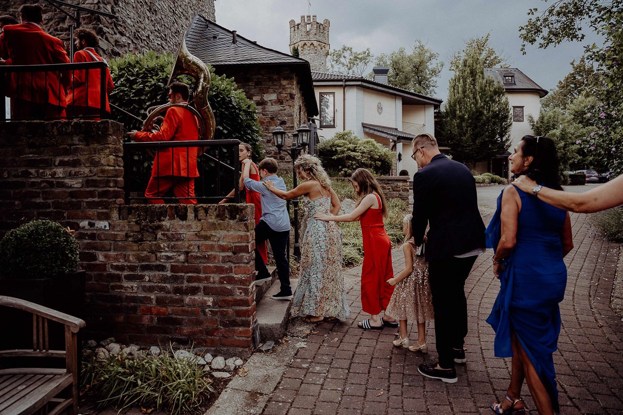 hochzeit-burg-schwarzenstein-freie-trauung-hochzeitsfotograf-mainz-23.jpg