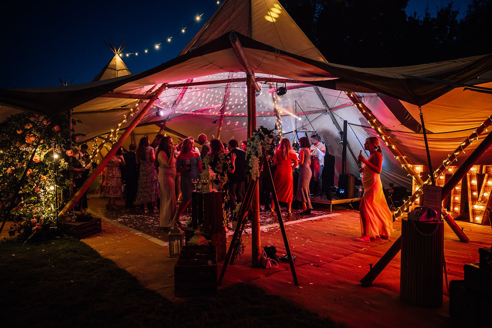 canvas-and-light-cream-tipi-hire-Lauren&Elliott-36-Stephanieandnicole.jpg
