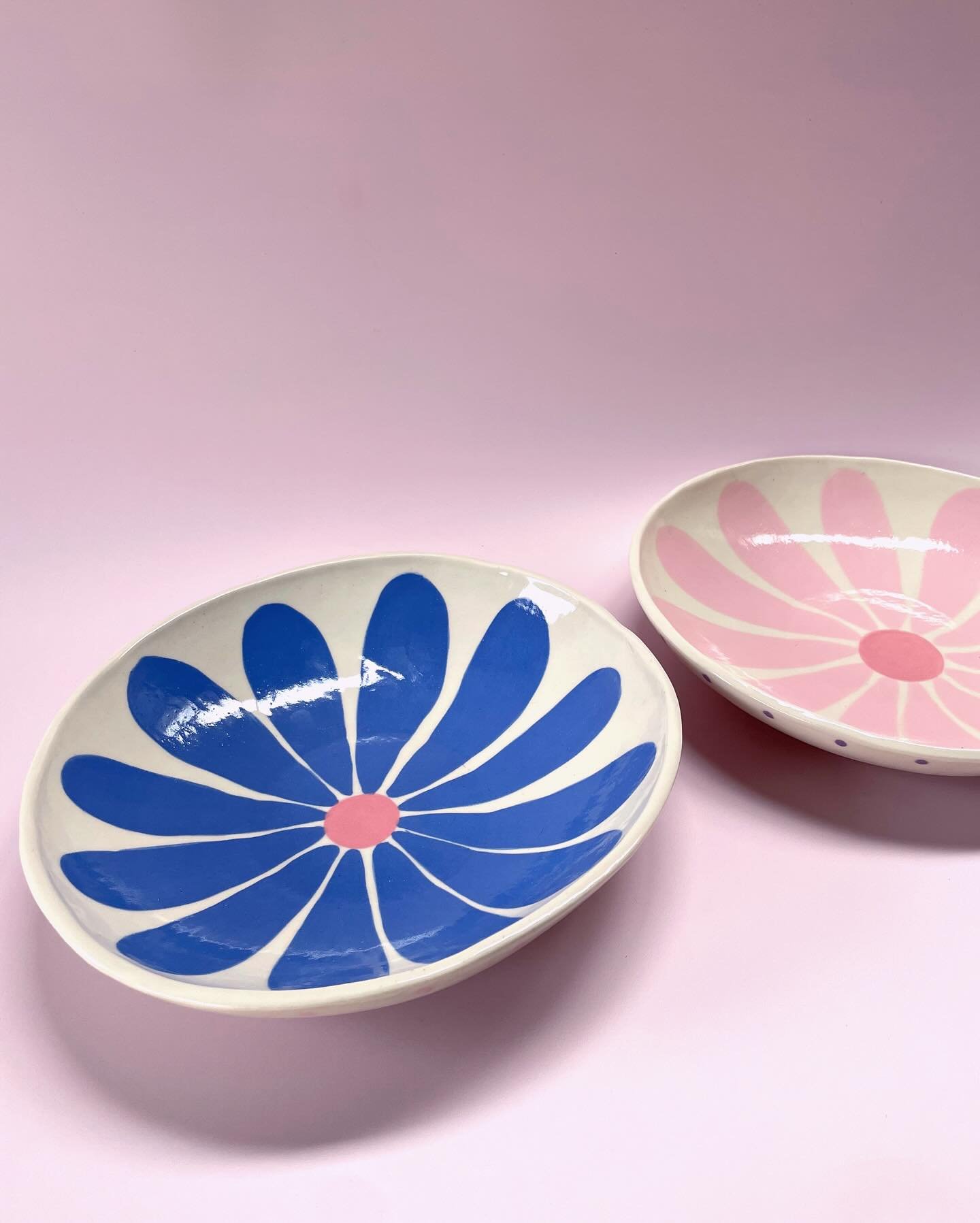 Big bowls, mini bowls, snack bowls, CUTE bowls!

These pieces are now online and ready to ship 💙🌷

&bull;

#handmadeceramics #ceramicsaustralia #australianceramics #cuteceramics #contemporaryceramics #ceramicdecor #handmadedecor #handmadehomewares 