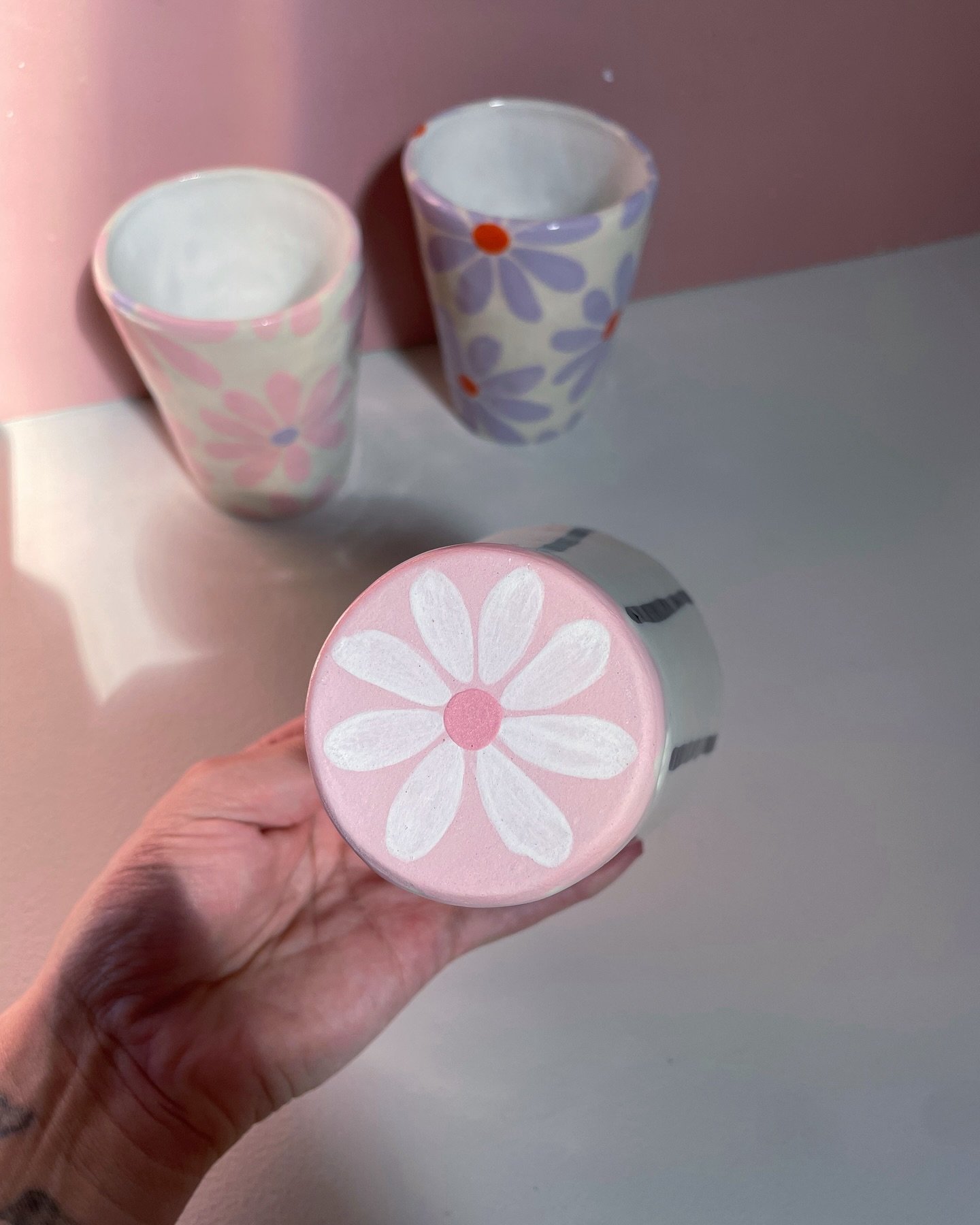 Bottoms up 🌷🌷🌷

This little flowery surprise on the bottom of my tumblers is one of my favourites special details! A cheery moment with every sip and a sweet sight if you also like to store your cups upside down.

Down to the last one online and t