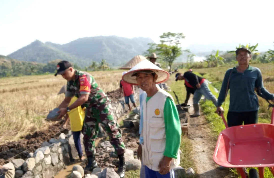 Membangun Industri dan Ekonomi keluarga membangun Desa