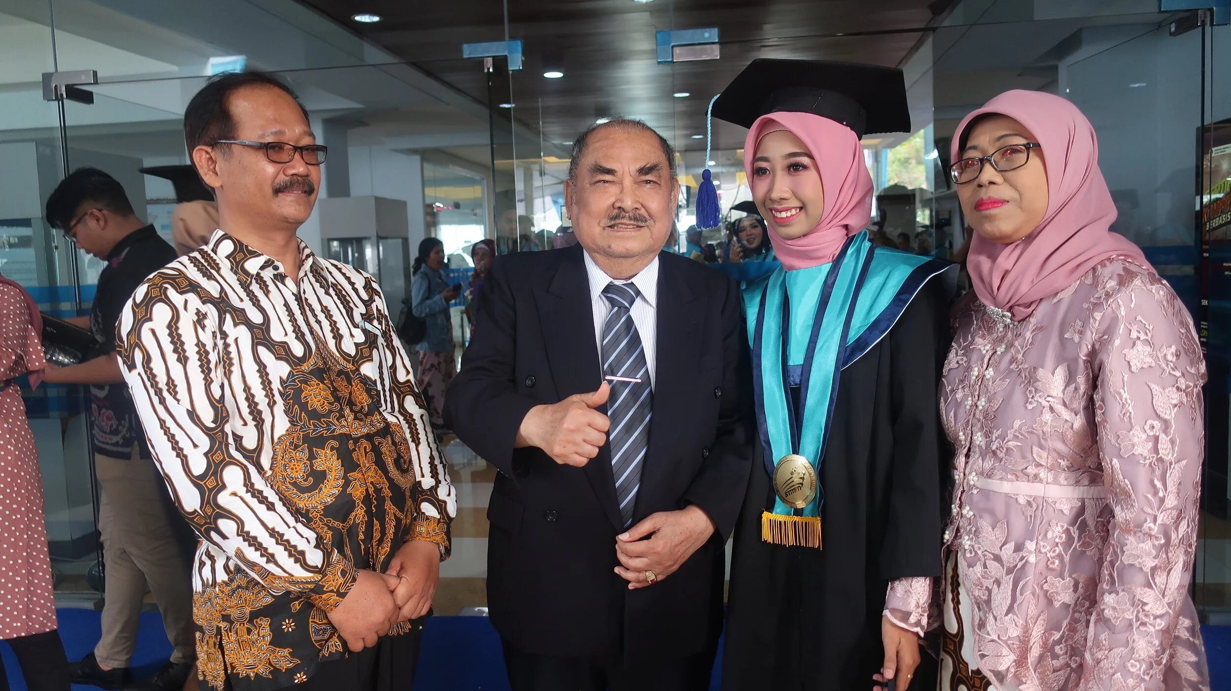  Anak Guru Menjadi Sarjana Lulusan STMM-MMTC Yogyakarta