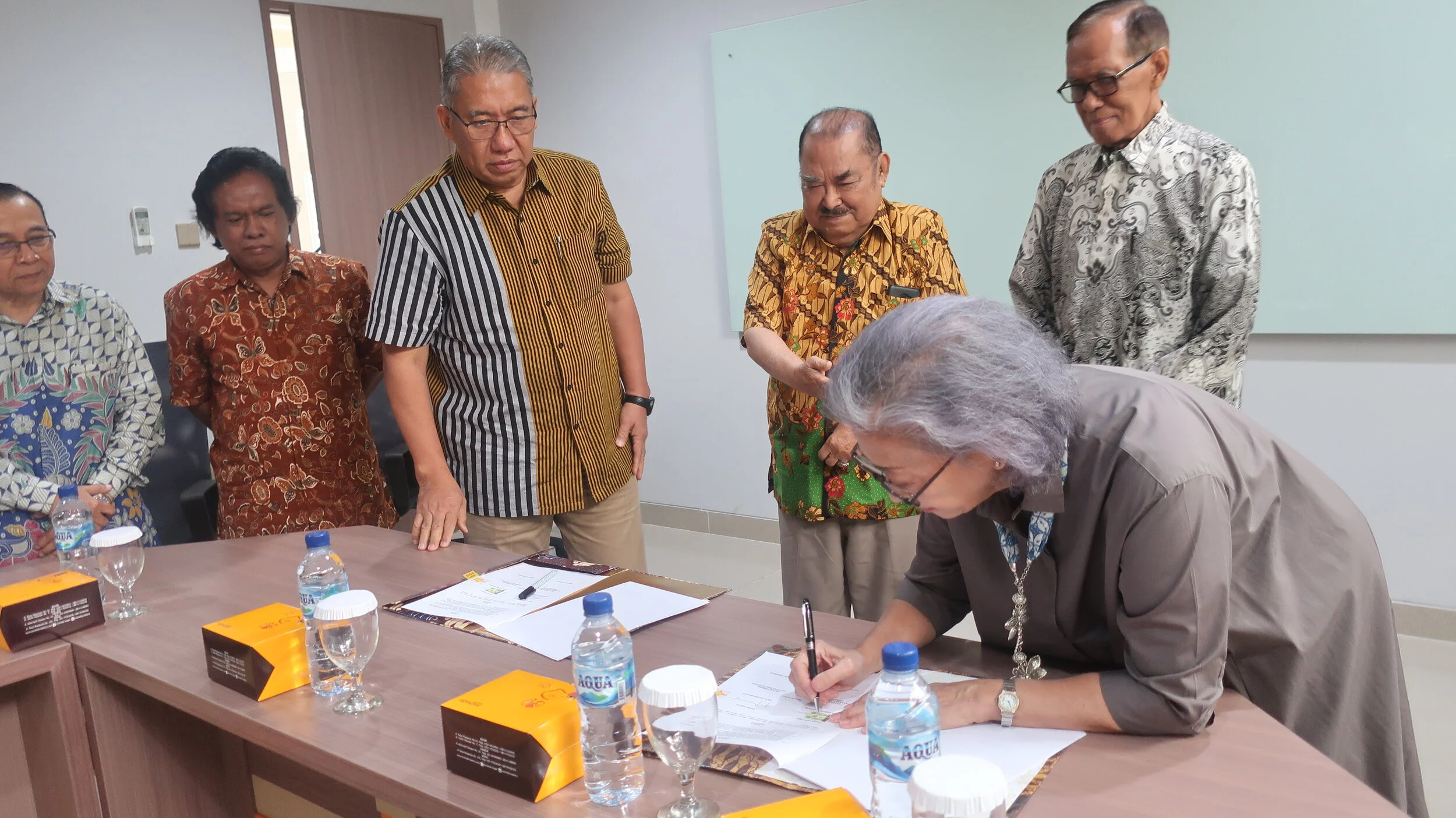 Kerja sama membangun Kebun Sayur 