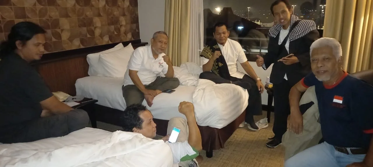 Sejumlah tamu yang menempati salah satu kamar Jakarta Airport Hotel saat menjelang kedatangan Habib Muhammad Rizieq Shihab.