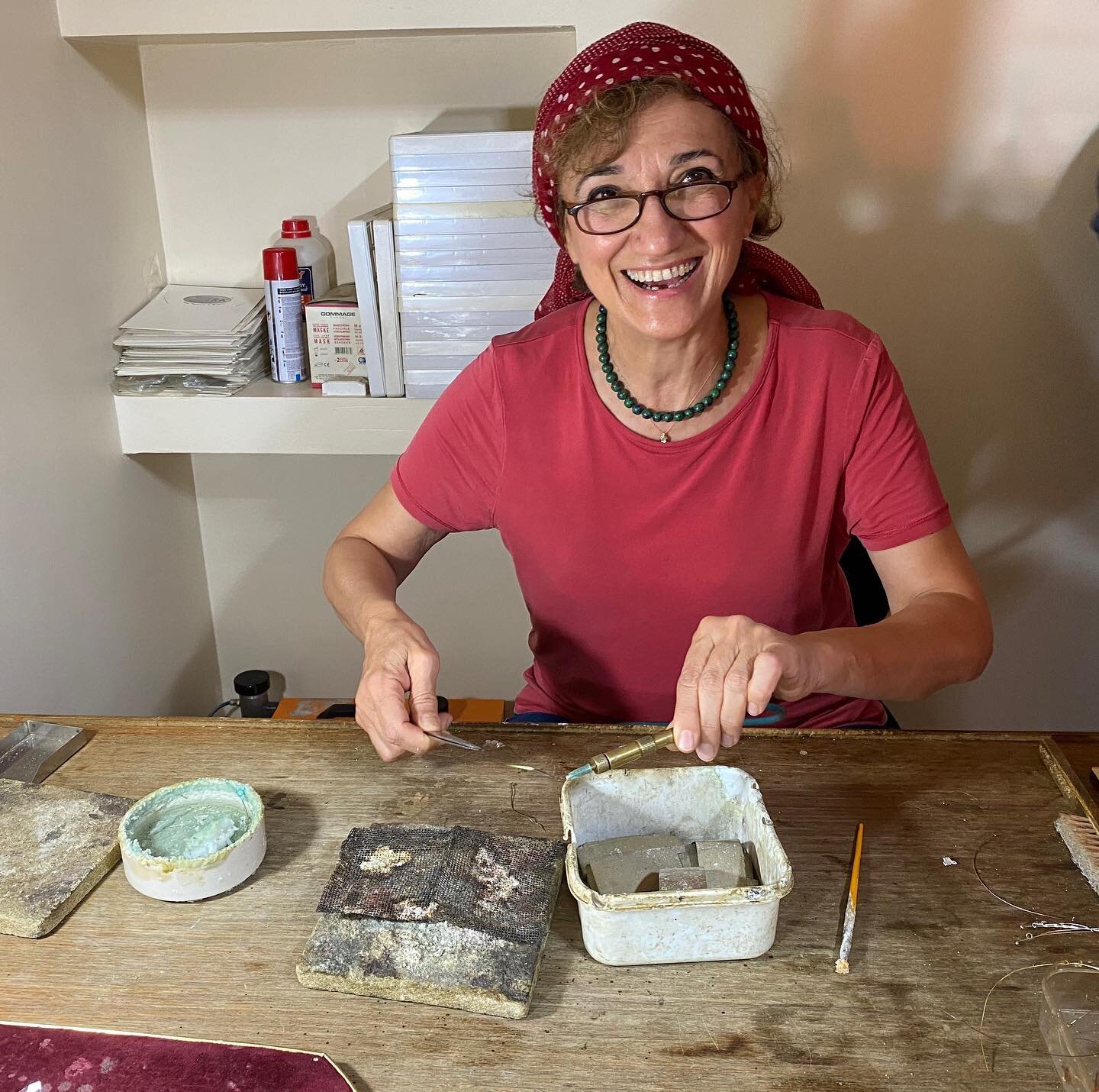 Biraz &ccedil;alışalım....
Morning routine 😊

#antiktugra #tasarım #gümüş
#iş&ccedil;ilik #kaynak #model #instagram #kolye #k&uuml;pe #takı
#photography #jewelery #handmade #style #solder #background beautiful #casualstyle #love #red #workoutmoti