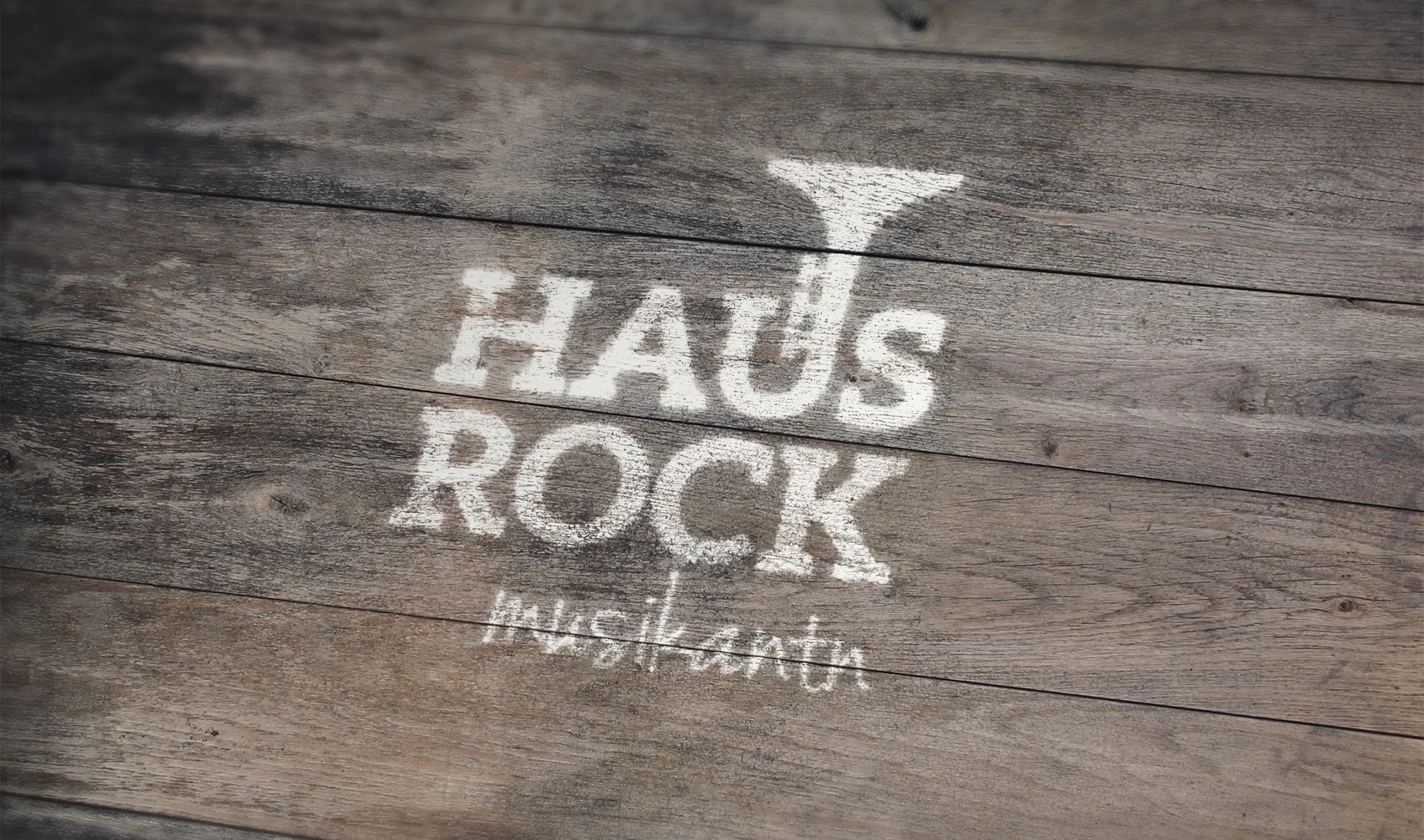 hausrock_paintedwood.jpg