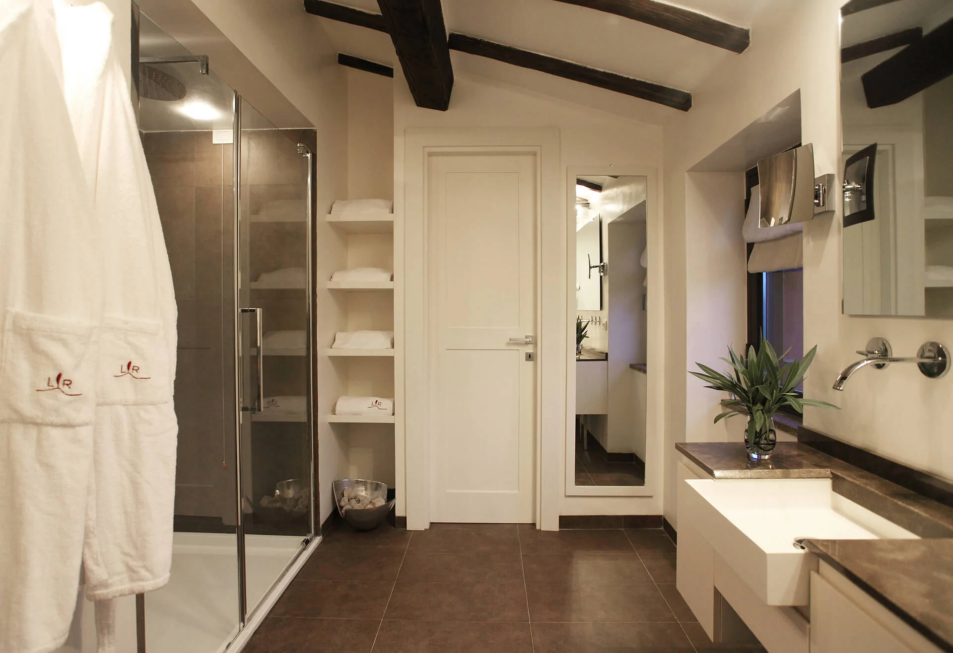 Home-camere-Junior-suite-3.jpg