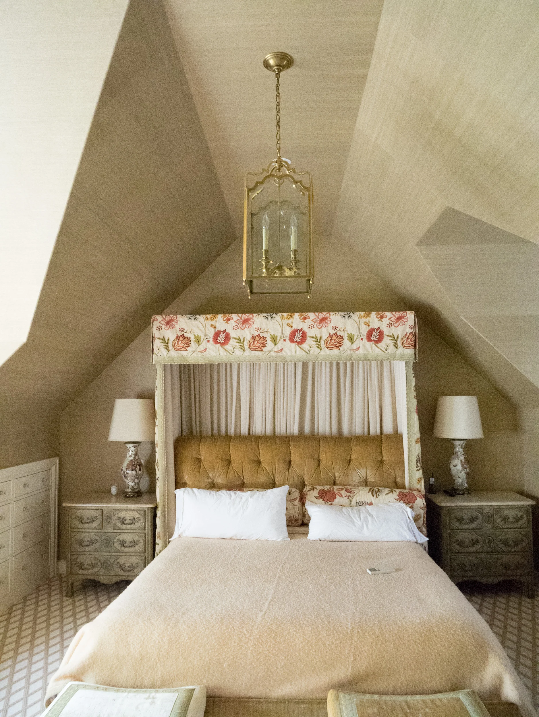 broadmoor-guest-room.jpg