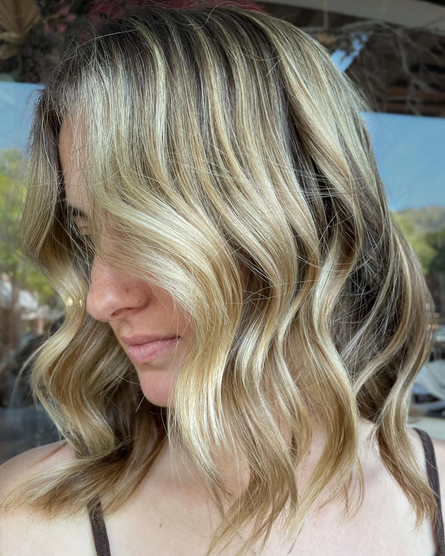 I do natural colors sometimes too 🤷🏼 Excuse the wind 🤪 
&bull;
&bull;
&bull; I'm fully booked through this month and will be on vacation 5/22-5/30. I'm going to be taking that time to be off my phone and away from work :) All messages after 5/21 w