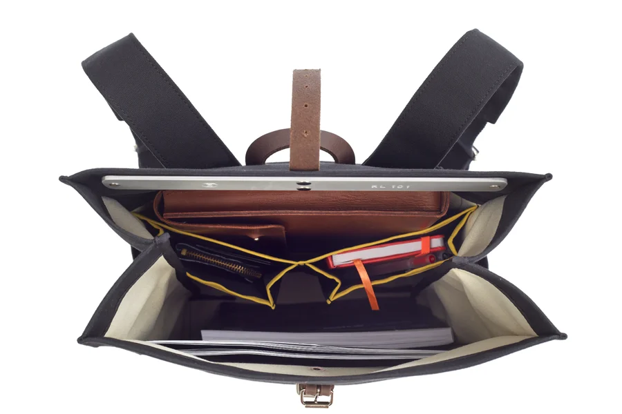 Kopie souboru PLAYBAG_07_2017_06.jpg