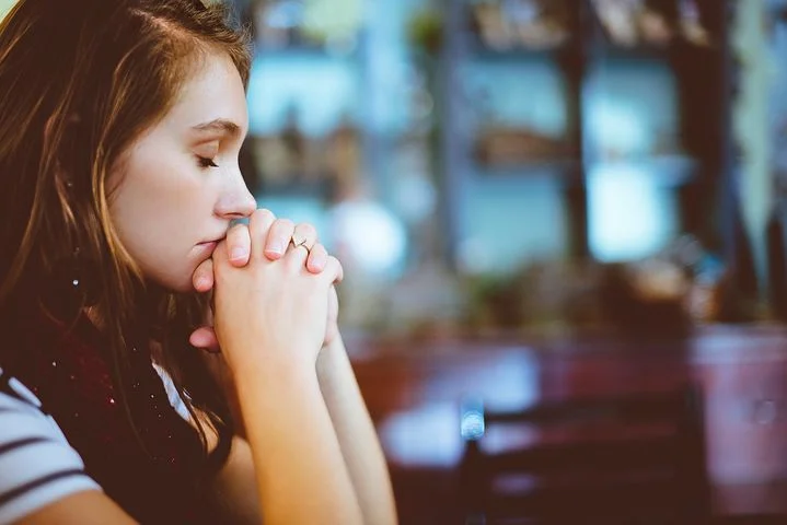 Woman praying.jpg