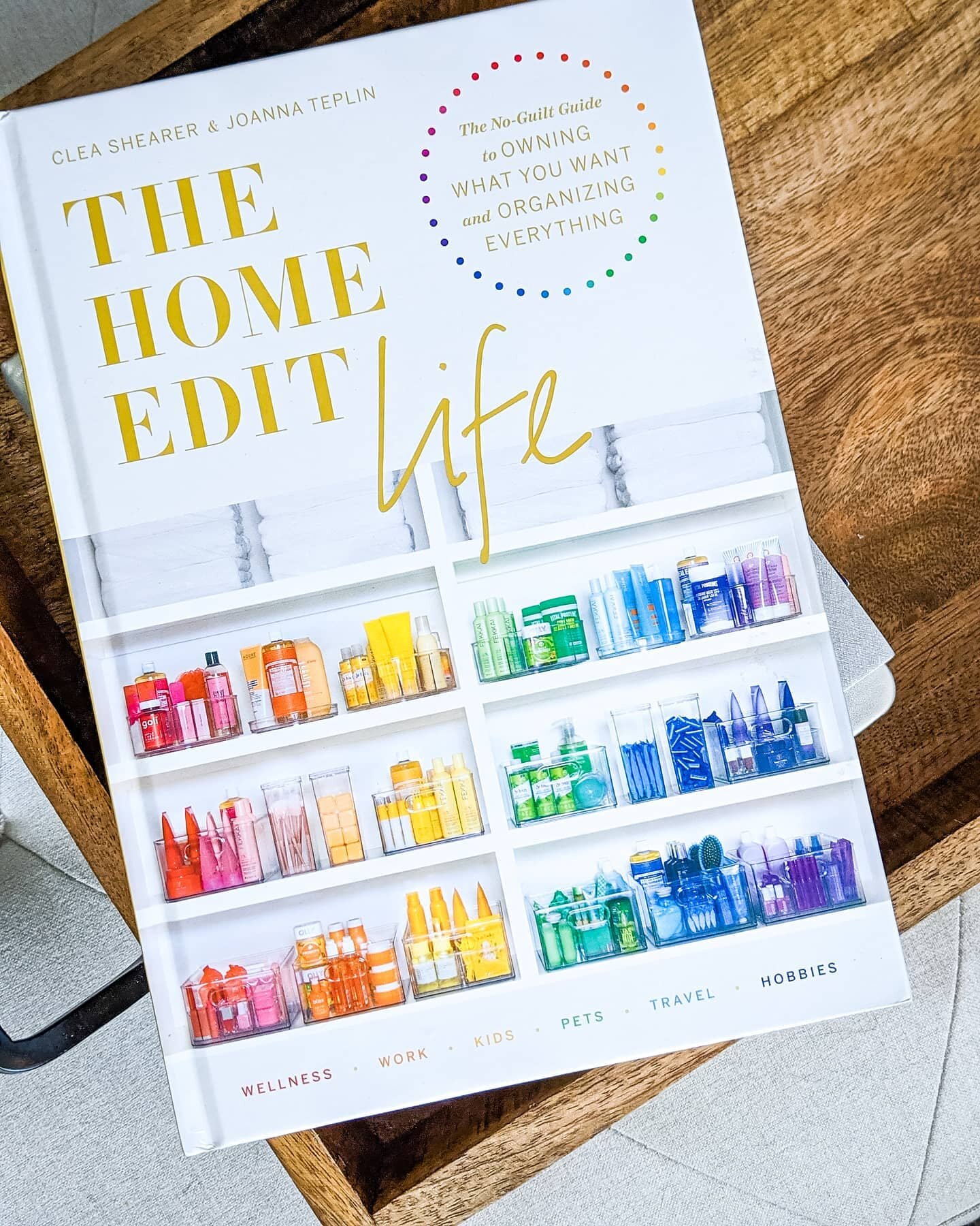 Happy freaking mail day 🤩😍 ⁣@thehomeedit
⁣
Who else has this?! I want all the organizing things! 📚🤓⁣
⁣
⁣
⁣
⁣
 #HappyJess #ReadyToGlowUp #SouthernGirl #FloridaGirl #FLBlogger #StPeteBlogger #StPeteInfluencer #TampaBayInfluencer  #CommunityOverComp