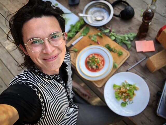 I did a live with @platossinfronteras a week ago. It&rsquo;s in Spanish, but go check it out on their IGTV! I improvised a warm salad and a soup based on beans and sweet potato, and some ingredients I found in the garden.

Food is such a powerful med