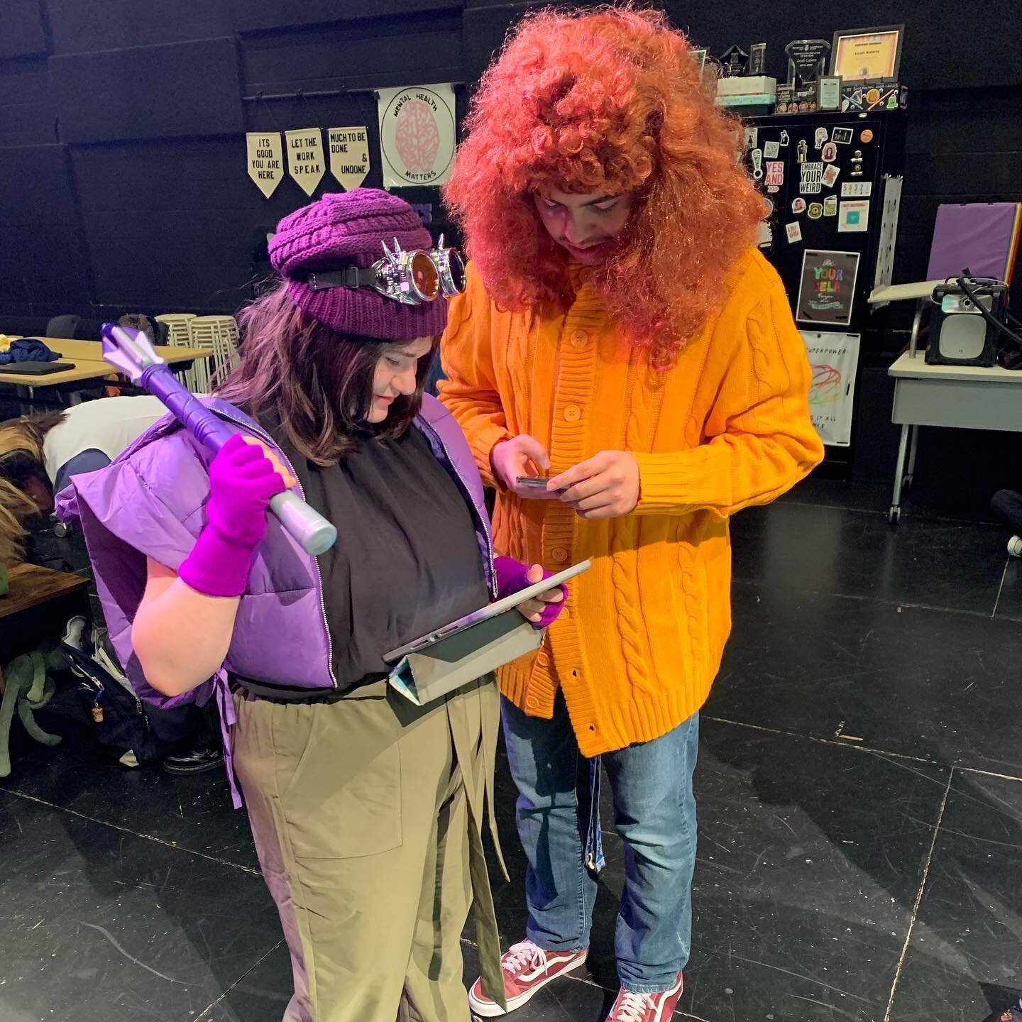 Donatello and Peggy, scheming pre-filming. Yup, it&rsquo;s still *definitely* Hannah and not a stand-in because they&rsquo;re absent 😏