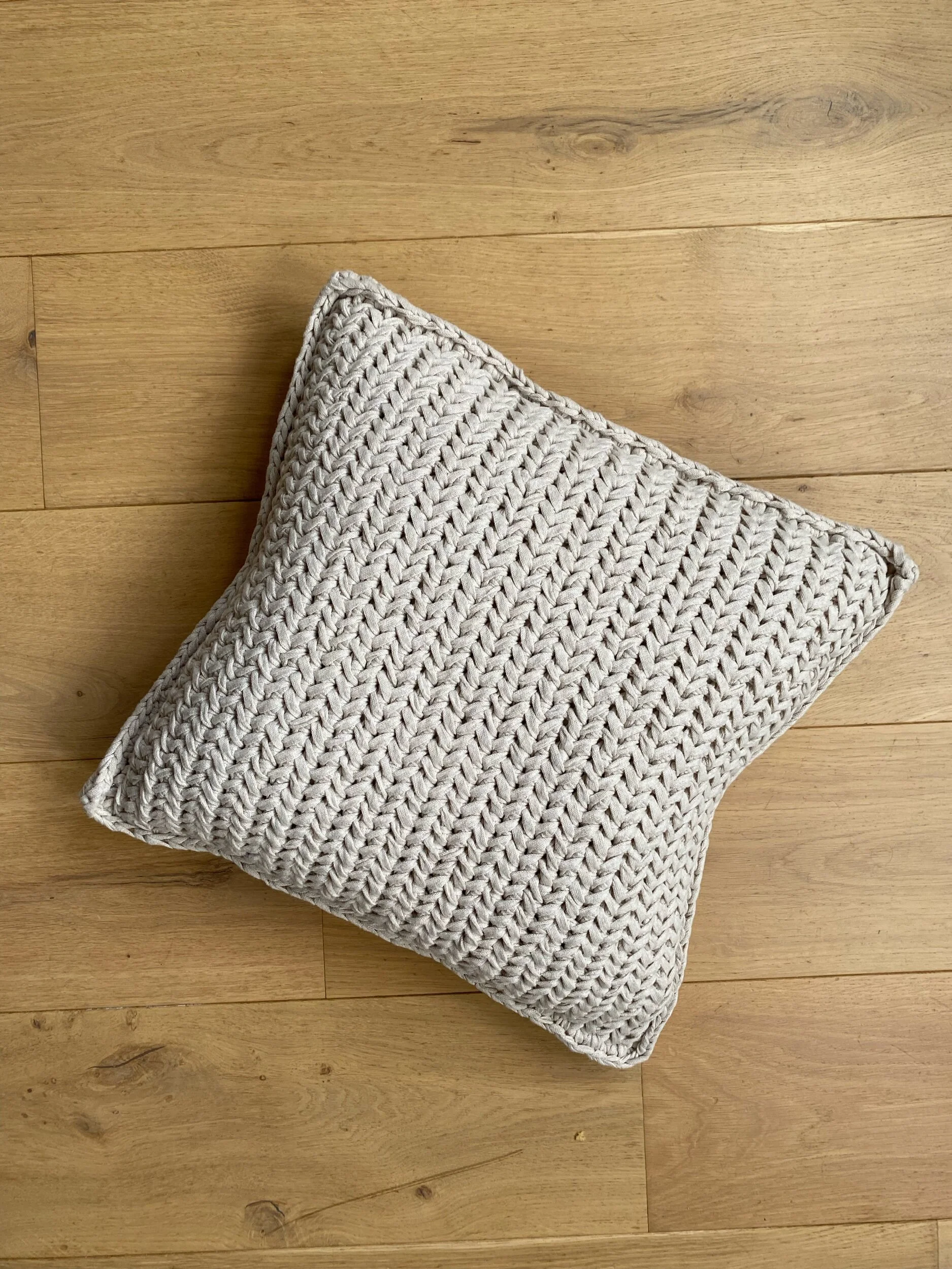 CEE3A255-2525-4E5F-9669-8E6034174722