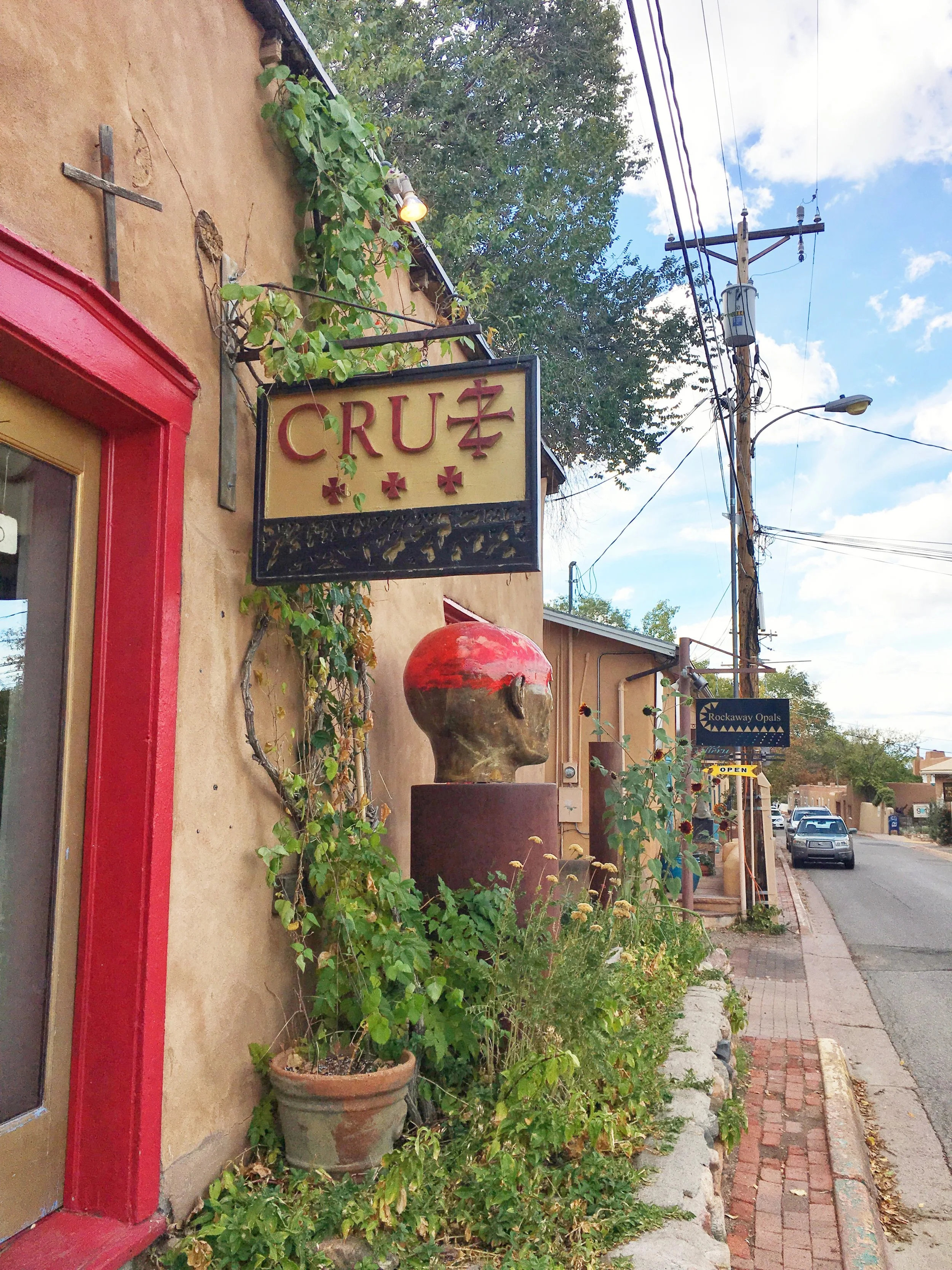 Cruz Gallery