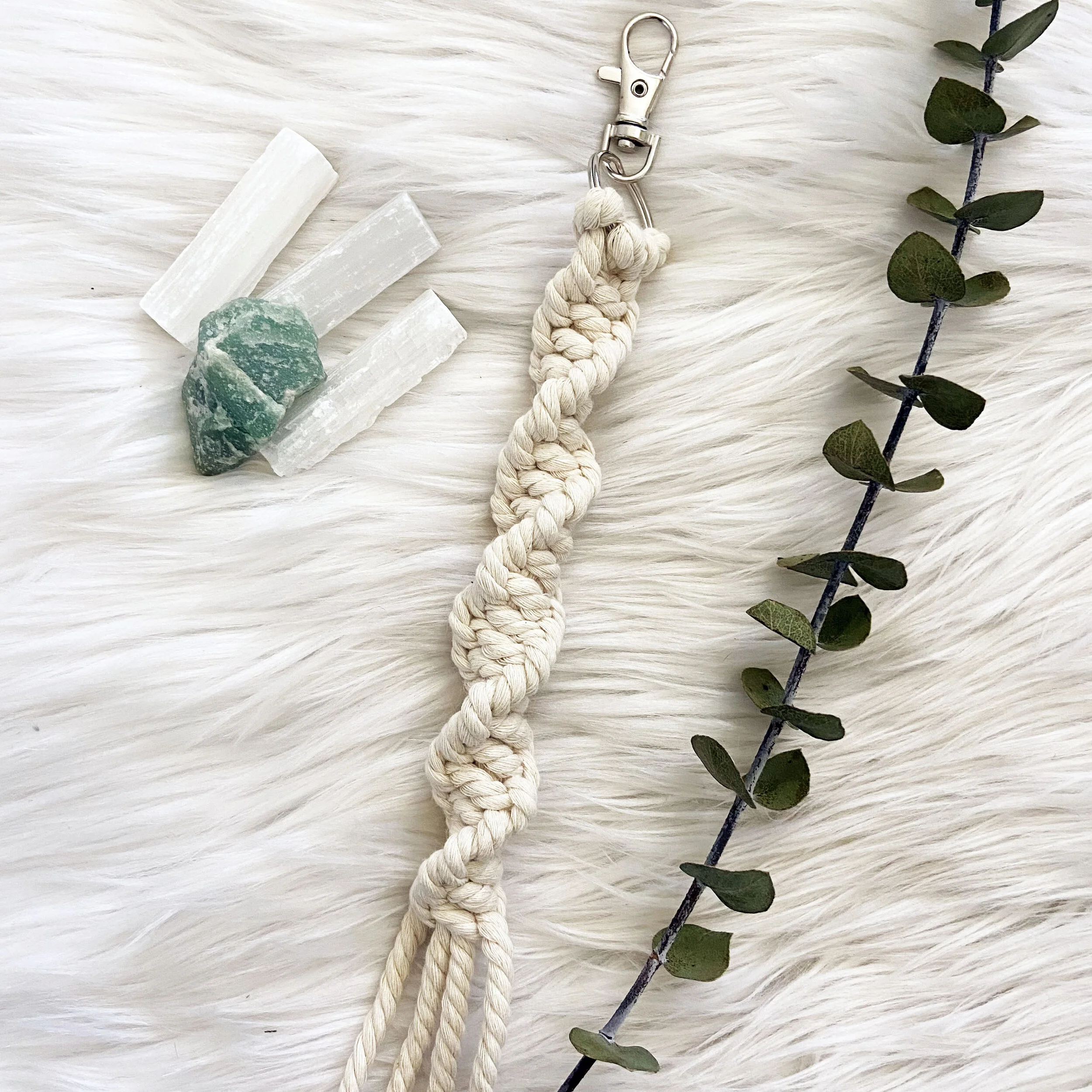 Macrame keychain twist