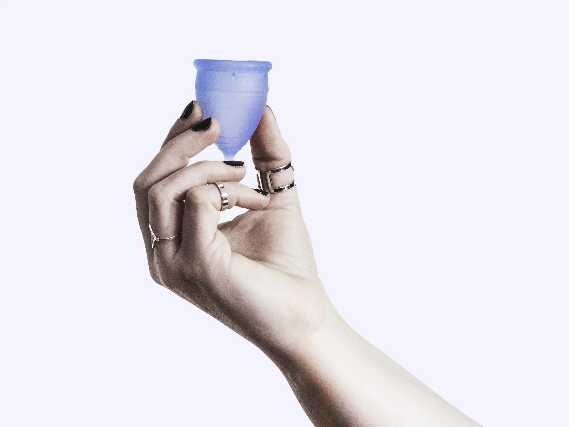 lunette_cup_hand-2.jpg