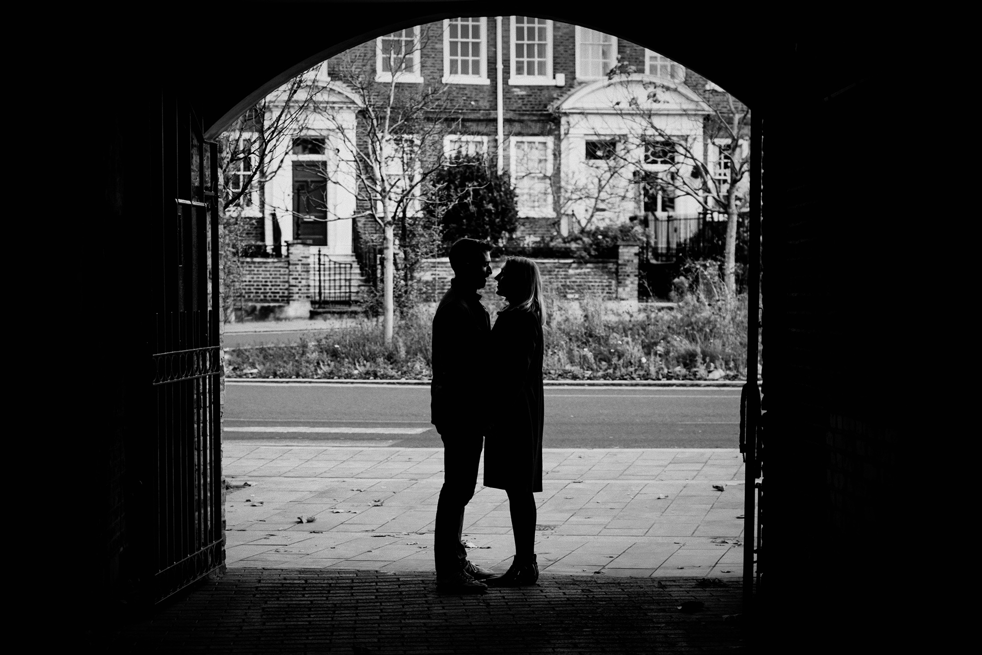 London-relaxed-engagement-photography.jpg