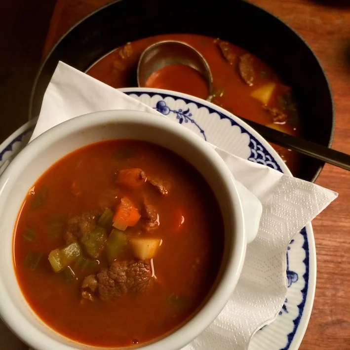 Gulyás, Gullasch, Gullash eller Goulash