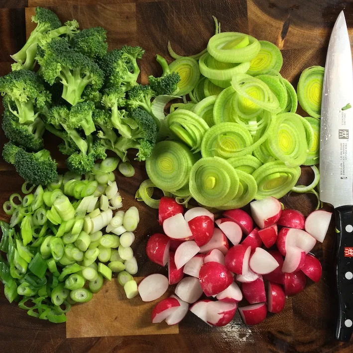 Rødspætte en papilotte med bacon, grønt og hollandaise